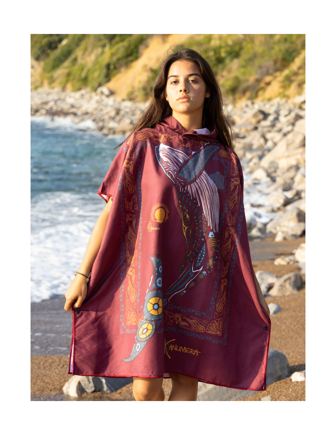 Poncho röd med val, medium